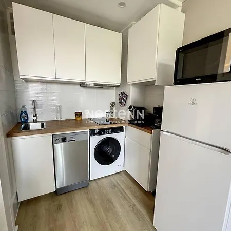 2980-appartement 1 Ch A 100m De La *
